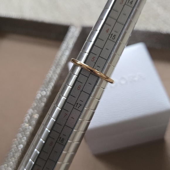 Pandora Sparkling Crown Solitare Ring - Picture 10 of 13